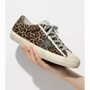 MUST IT_ 브이스타 스니커즈 레오파드 포니스킨 블랙 스타 GMF00129 F005030 81629)