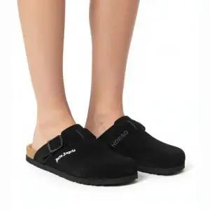 MUST IT_ 로고 카프 레더 뮬 PMIJ008F24LEA002 1000)