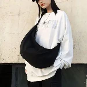 [하프클럽/]빅반달 크로스백 크로와상백 슬링백 바디백 메신저백