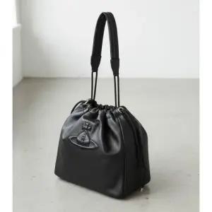 MUST IT_ 26SS HILARY BUCKET BAG 4C020003U S000D N403) 힐러리 버킷백)