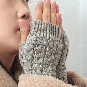 [하프클럽/]꽈배기 니트 핸드워머 손토시 그레이