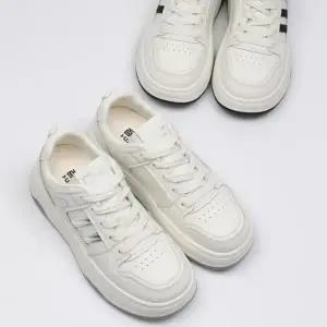 여자 캠퍼스 나들이 코지 클래식 스니커즈