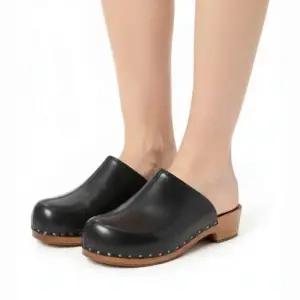 MUST IT_아워레가시 나오토 클로그 블랙 소가죽 슬리퍼 뮬 A2257NCB