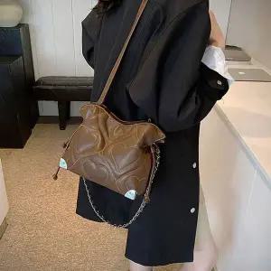 [하프클럽/]여성 하트퀄팅 체인 복조리 크로스 데일리 가방