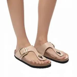 MUST IT_ 지제 빅 버클 하이 샤인 뉴 베이지 샌들 쪼리 1026550