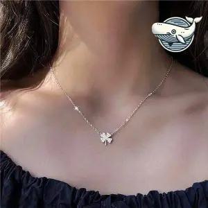 네잎클로버 모티프 펜던트 목걸이 반짝임 포인트