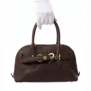 MUST IT_ 아방뛰르 스몰 나파 가죽 백 5BB169 2BBL F0NBL)