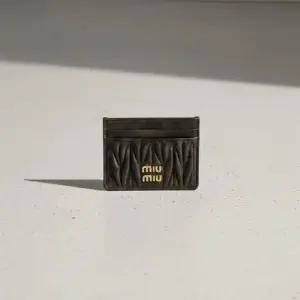 MUST IT_FW25 여성 마테라쎄 나파 카드지갑5MC076 AF6Q F0201