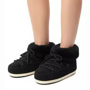 MUST IT_문부트 MOON BOOT EVX 블랙 스웨이드 뮬 슬리퍼 80D1470090 NL02