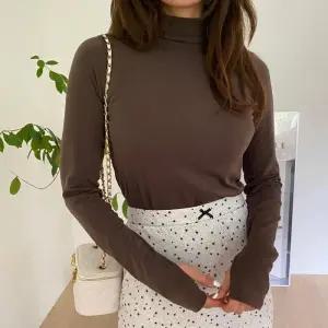 [옷자락]여자 반폴라 심플 스판 긴팔 티셔츠