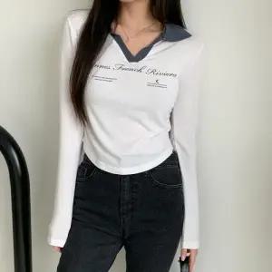 [옷자락]여자 배색 오픈 카라 셔링 크롭 티셔츠