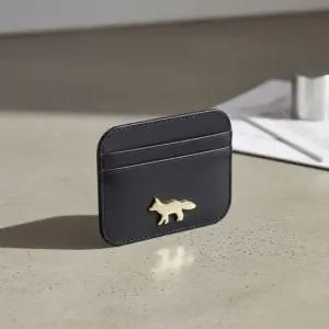 MUST IT_[메종 키츠네]SS26 여성 에디 카드지갑OW05700LR0001 P199