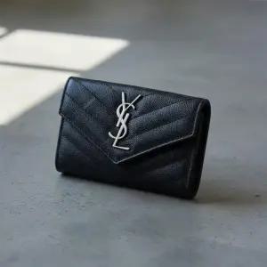 MUST IT_FW25 여성 모노그램 엔벨로프 지갑414404 BOW02 1000