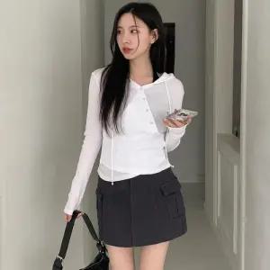 [옷자락]여자 사선 랩 디테일 버튼 단추 후드 티셔츠