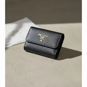 MUST IT_ 사피아노 메탈 로고 여성 반지갑 1MH025 QWA F0002 블랙