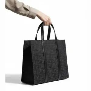 MUST IT_ FF fabric shopper bag 7VA390 AG0M F0NPN) FF 패브릭 쇼퍼 백)