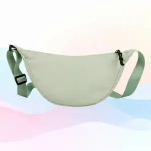 여행가방 여성크로스 데일리백 캐주얼백 반달 출퇴근백 미니크로스 가벼운