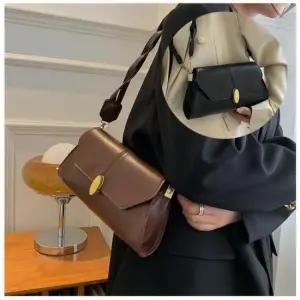 가죽 미니 크로스 핸드백 가방 포인트 블랙 화이트 숄더백