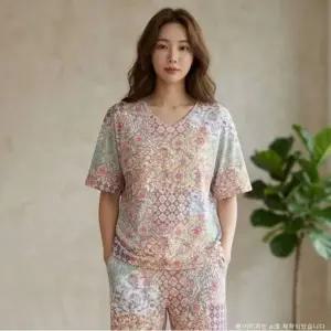 [갤러리아] 폴리스판 플라워나염 반팔 여성 상의  (EZ1964)