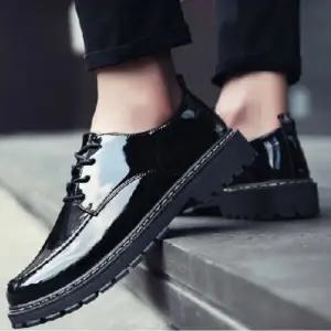 클래식 남성 로퍼 남자 구두 정장 에나멜 캐주얼 신발