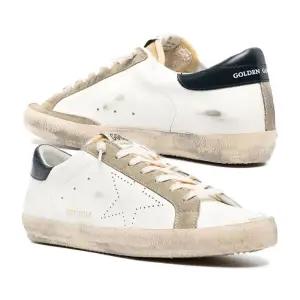 [골든구스] 25FW 슈퍼스타 퍼포레이트 스니커즈 화이트/네이비 GMF00360 F003184 81753
