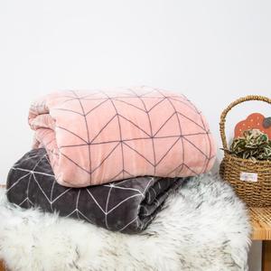 두꺼운 극세사담요 / 부드럽고 도톰한 밍크 블랭킷 / 차박 거실 쇼파 이불