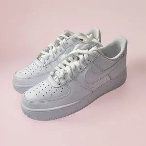 [나이키]에어포스 1 에어포스 107 나이키 운동화 남성 여성 스니커즈 화이트 cw2288-111 dd8959-100