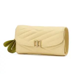 닥스 액세서리 26SS 옐로우 DD로고 소가죽 중지갑 DCWA6E785Y2