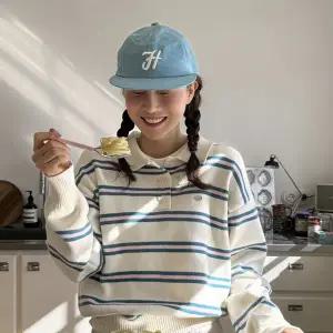 [메이블루]스트라이프 카라니트