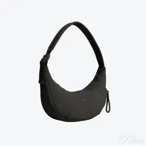 아디다스 3577189 머스트 해브스 퍼피 숄더 백 블랙 JZ4417