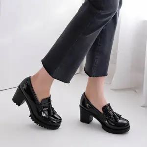 하루소소) 국내제작 테슬 포인트 미들굽 통굽 로퍼스타일 구두Y