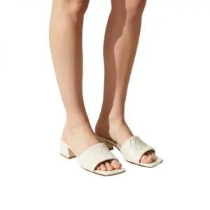 [보테가베네타] 화이트 레더 파르코 뮬 838098 V2ED0 9031 153826421