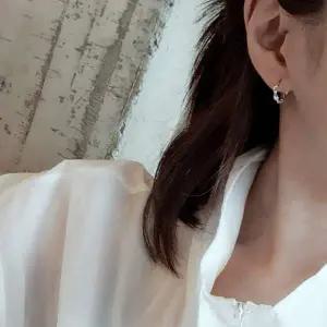 [골드스마일]SE159 여성 꼬임 원터치 실버 이어링 데일리 은귀걸이 (실버 925)