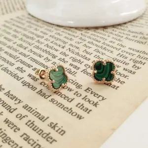 [골드스마일]SE171 여성 유니크 장미석 클로버 심플 실버 이어링 은귀걸이 (실버