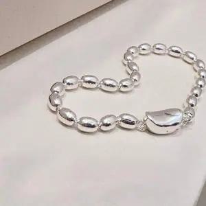 [골드스마일]S758 여성 볼륨 버클 장식 팔찌 소세지 군번줄 유니크 심플 은팔찌