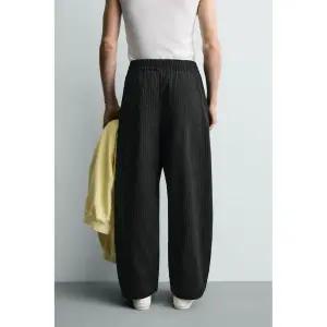 [국내] 자라 남성 ZARA 벌룬핏 플리츠 팬츠 - 스트라이프 1437/462/104 Men 3382920