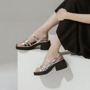 SOVO 이너프 플랫폼 스트랩샌들 2cm