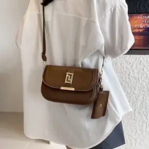 여성용 빈티지 캐주얼 숄더 슬림핏 여름용 크로스백 경량 패피2