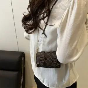 남성용 여름 셔츠 슬림핏 프린트 크로스백 레터링 가방 솔리드 패피2