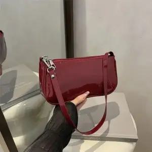 가을 여자 슬림핏 바게트백 숄더 에나멜 대용량 숄더백 패피3