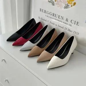 데일리 글로시한 광택감 여성 세련된 스틸레토 펌프스 5FWY