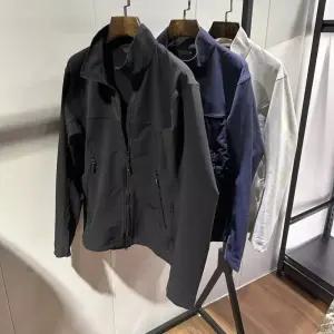 남성 트렌디 아이템 점퍼 야상사파리 아웃도어룩 스탠드넥 소프트케이스 바람막이 방수 내마모성 재킷 HT1