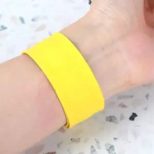 옐로우 실리콘 요술팔찌 원터치 요술팔찌 원터치팔찌 실리콘팔찌 단체팔찌 팔찌티켓