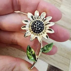 행운의 상징 해바라기 코사지 브로치 액세서리 선물 기념일선물 옷핀 력서리 와팬패치