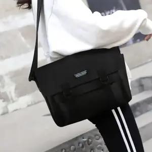 학생메신저백 캐주얼 트렌디 디자인 데일리코디 2컬러 스타일리쉬슬링백 남친룩