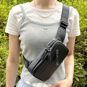 여성 숄더백 스트랩 포켓 미니멀 디자인 크로스스백 크로스 캐주얼가방 20대 30대 데일리 가죽