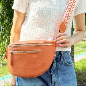 여성 크로스백 가죽 스트랩 여권 가방 오렌지힙색 보조 여행 남자 남성 캐주얼바디 힙색 여자 캠핑용 휴가