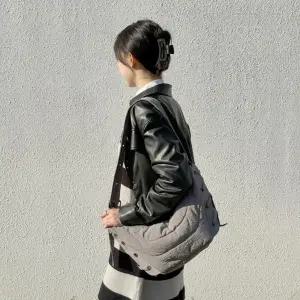 브랜드백 여성 스트랩 패딩 숄더여자가방 겨울 큰가방 쇼퍼 보부상 크로스 대학생 여대생 천가방 휘뚜루마