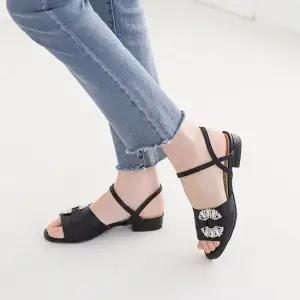 여성 큐빅 스트랩 샌들 베이지 블랙 새틴 낮은굽 구두 여성샌들 큐빅샌들 스트랩샌들