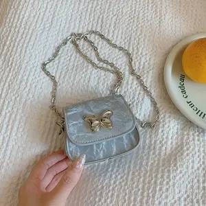 천진반 미니 여자 메탈 가방 숄더백 데일리룩 나비 체인 미니백 크로스백 KUK2